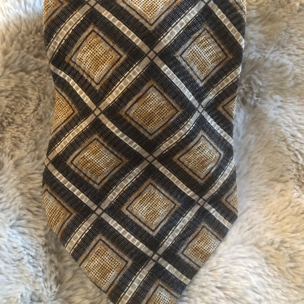 Countess Mara Geometric silk Diamond Pattern Men's Tie in Gold and Black